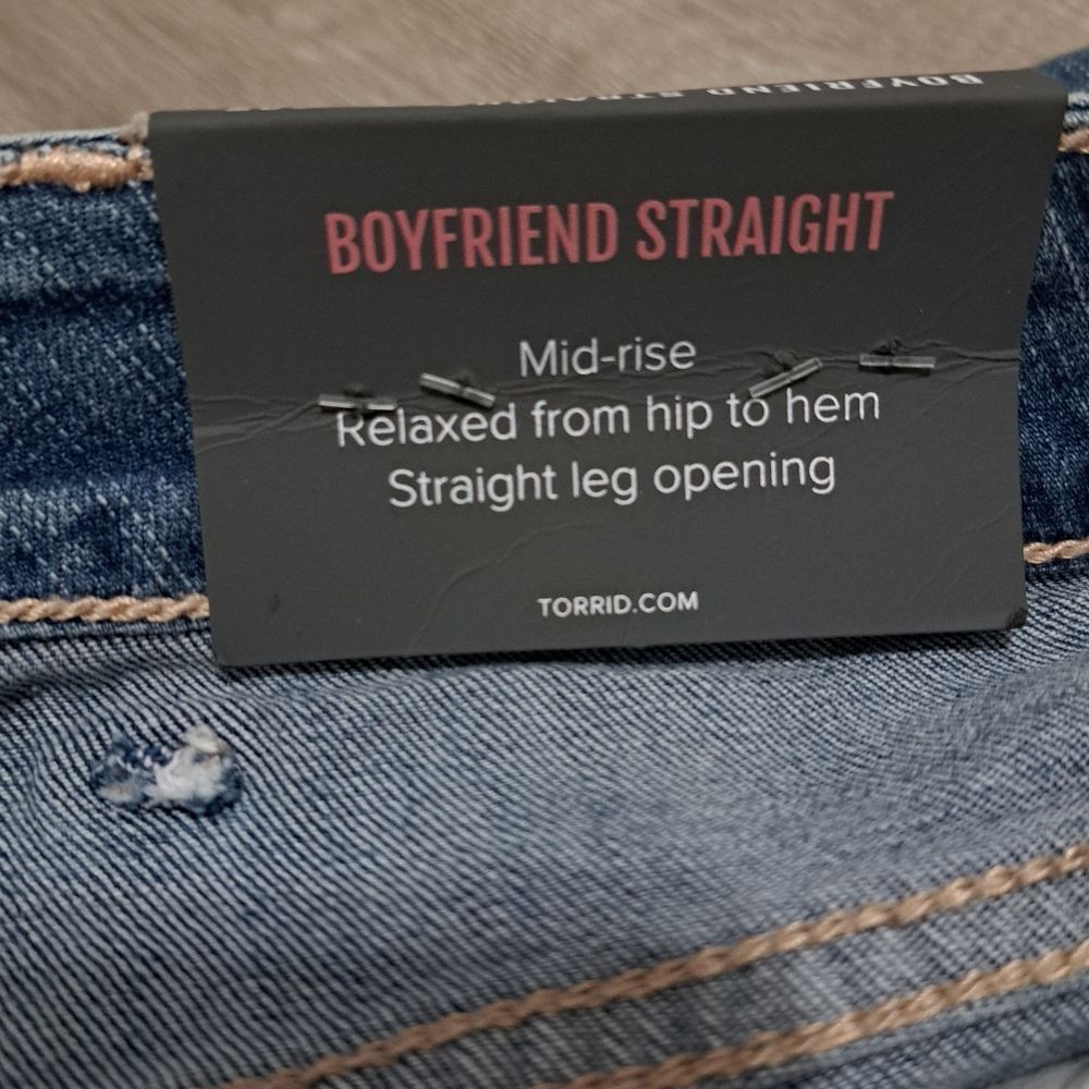 Other Torrid Boyfriend Straight Vintage Stretch Distressed Mid Rise Jean Size 26 Tall Size 24" / US 00 / IT 34 - 4 Thumbnail