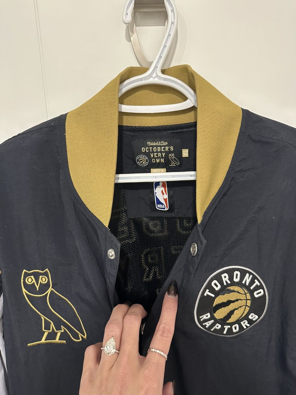 Mitchell & Ness × October's Very Own Mitchell & Ness x OVO Toronto Raptors Warmup Jacket Size US XL / EU 56 / 4 - 3 Thumbnail
