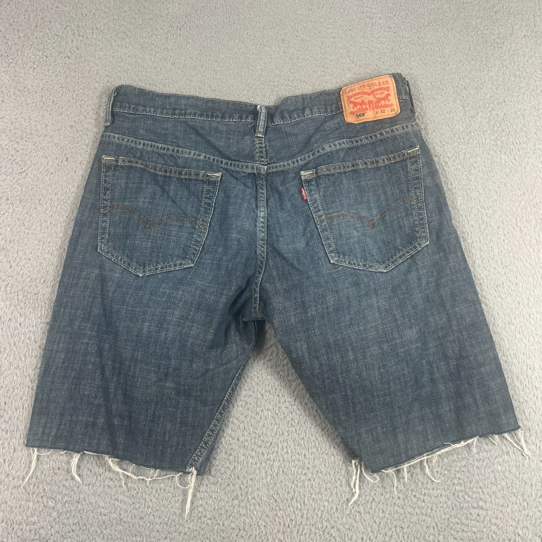 Levi's Levi's 569 Bermuda Shorts 35 Men Blue Denim Casual Travel 10" Jorts Grunge Y2K Size US 35 - 6 Thumbnail