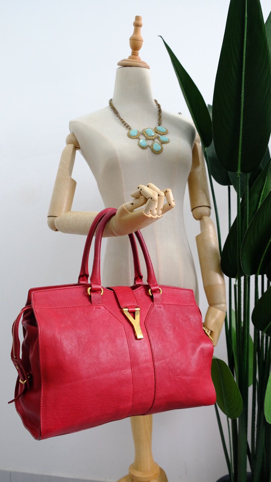 YVES SAINT LAURENT Red Leather Medium Cabas Chyc handbag