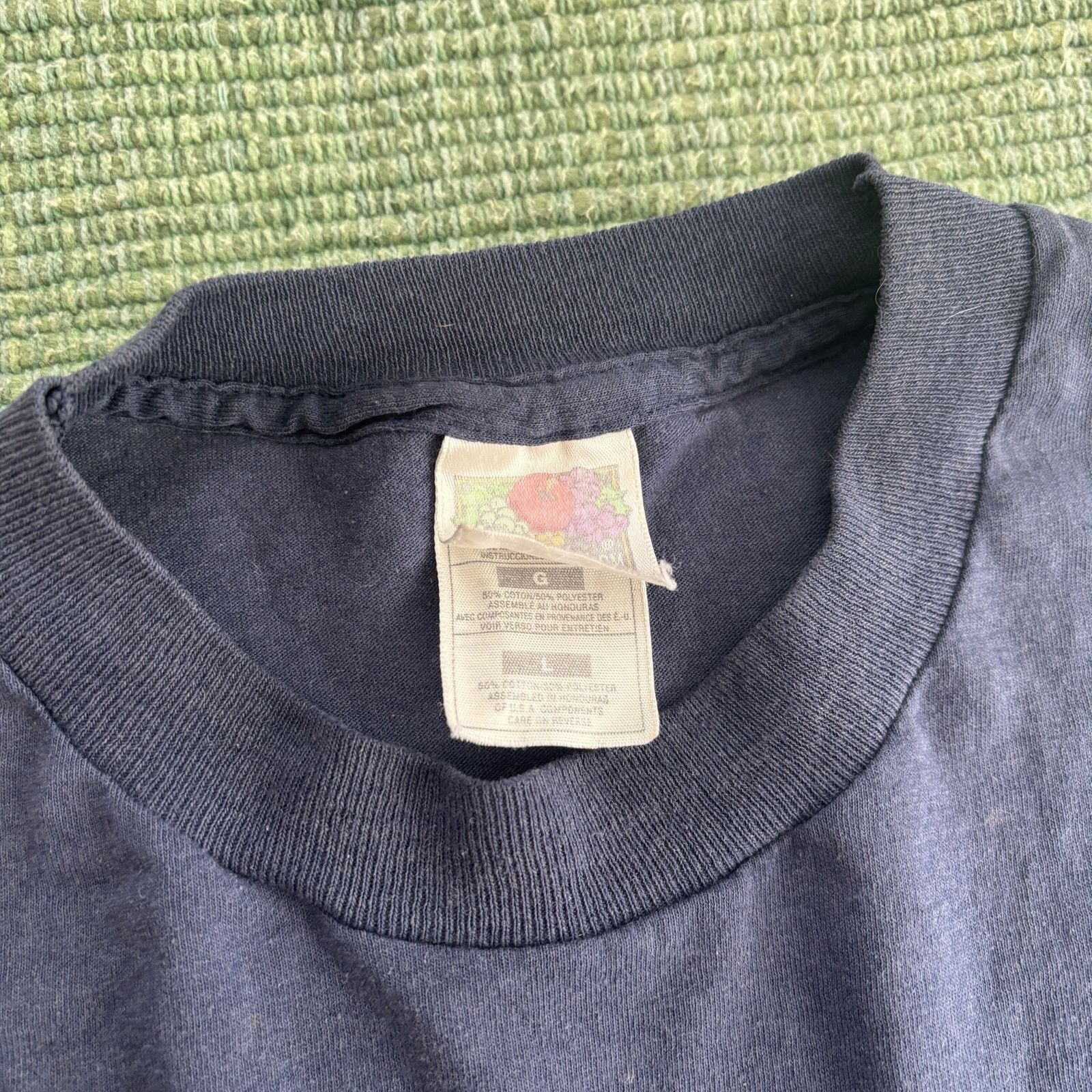 Fruit Of The Loom × Vintage Vintage 90s Y2K dark blue distressed blank pocket tee shirt Size US L / EU 52-54 / 3 - 3 Thumbnail