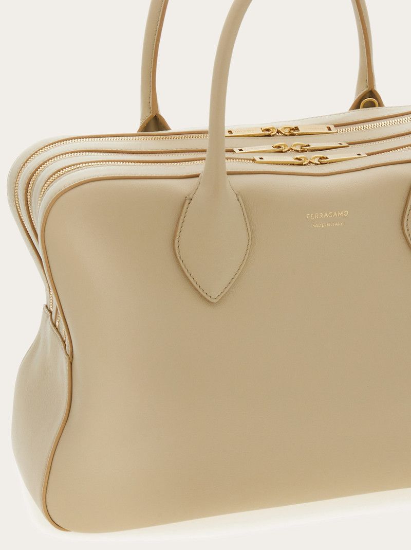 Salvatore Ferragamo o1s1rm0526 Size : OS / Shoulder Bag in Beige Size ONE SIZE - 5 Thumbnail