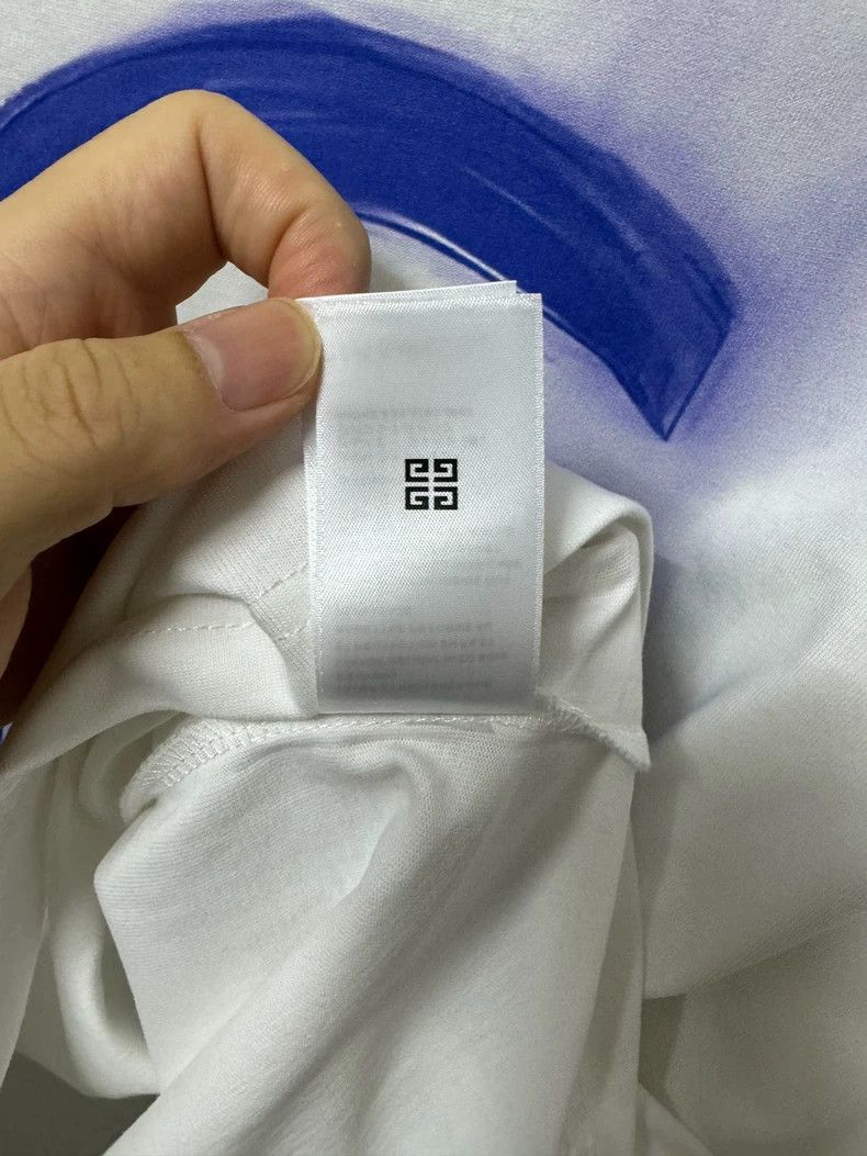 Givenchy Givenchy Classic Big G Spray Paint Pattern White Short Sle Size US L / EU 52-54 / 3 - 6 Thumbnail