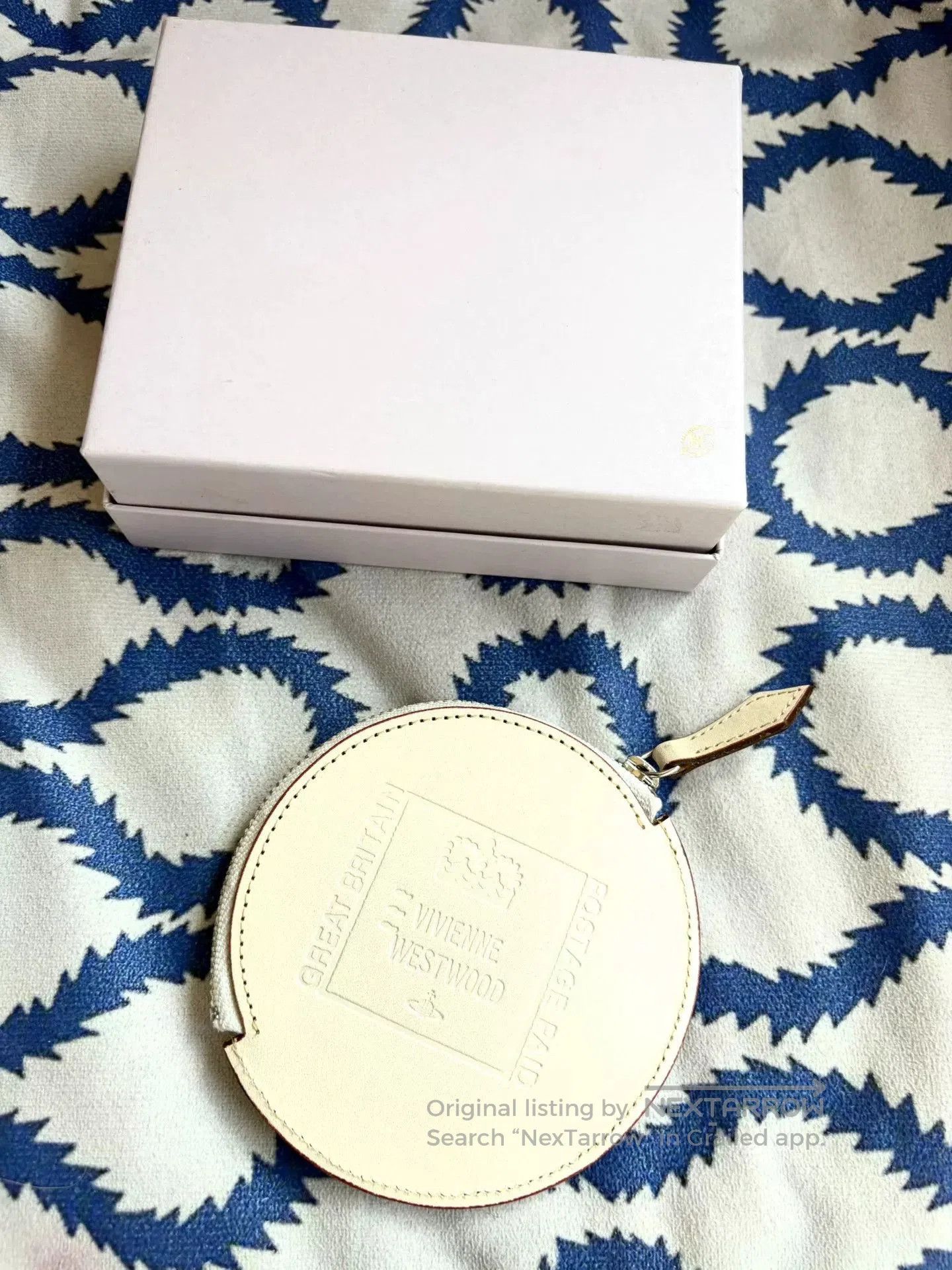 Vivienne Westwood Vivienne Westwood Vintage White Round Coin Purse. Size ONE SIZE - 2 Thumbnail