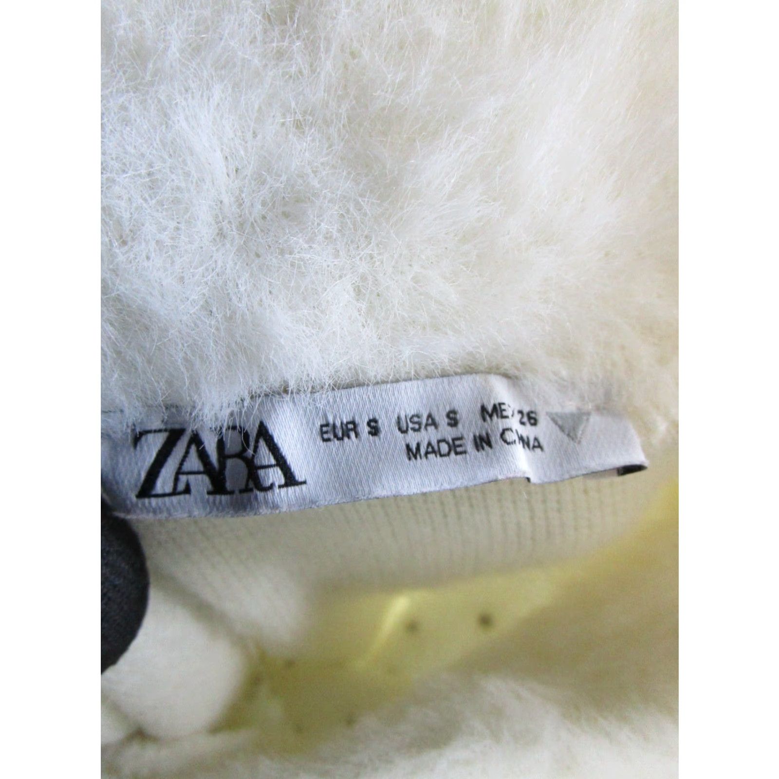 Zara VINTAGE Zara Shirt Womens Small White Faux Fur T-Shirt Short Sleeve Mock Neck Regular Fit Size S / US 4 / IT 40 - 3 Thumbnail