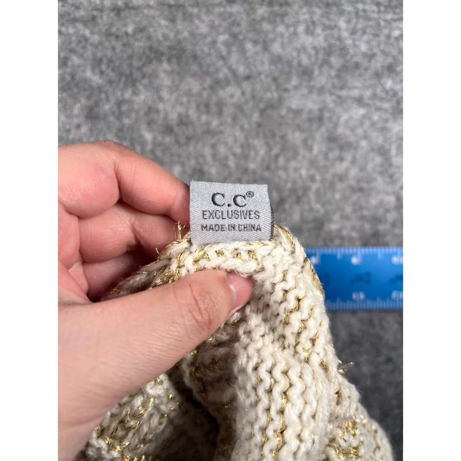 Vintage C.C Exclusive Beanie Toque Womens One Size Ivory Gold Knit Glittery Acrylic Ski Hat Size ONE SIZE - 7 Thumbnail