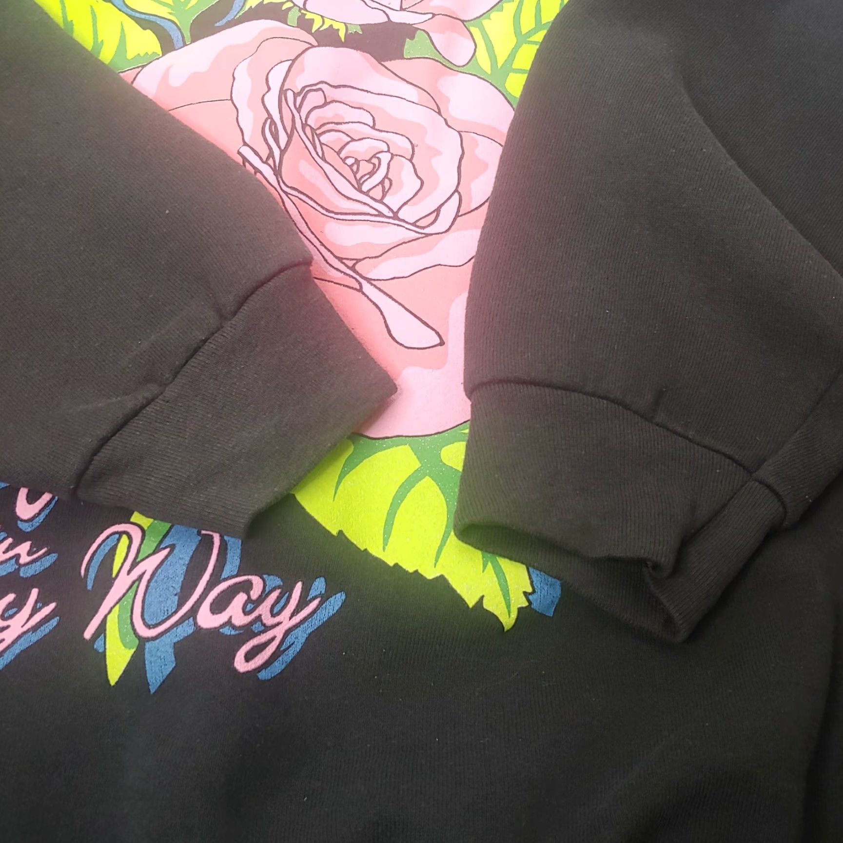 Fruit Of The Loom VINTAGE Fruit of the Loom Sweatshirt Crew Neck Pink Roses Cottagecore 56" Chest XXL Women 29.5" Silver Retro Size XXL / US 16-18 / IT 52-54 - 4 Thumbnail
