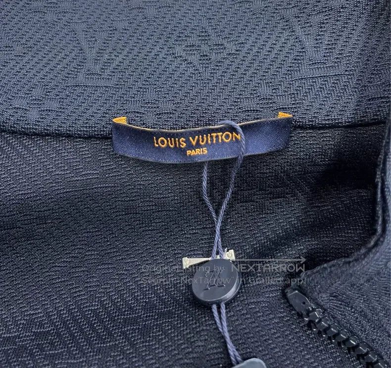 Louis Vuitton Louis Vuitton Black embossed full-print logo jacket Size US XS / EU 42 / 0 - 3 Thumbnail