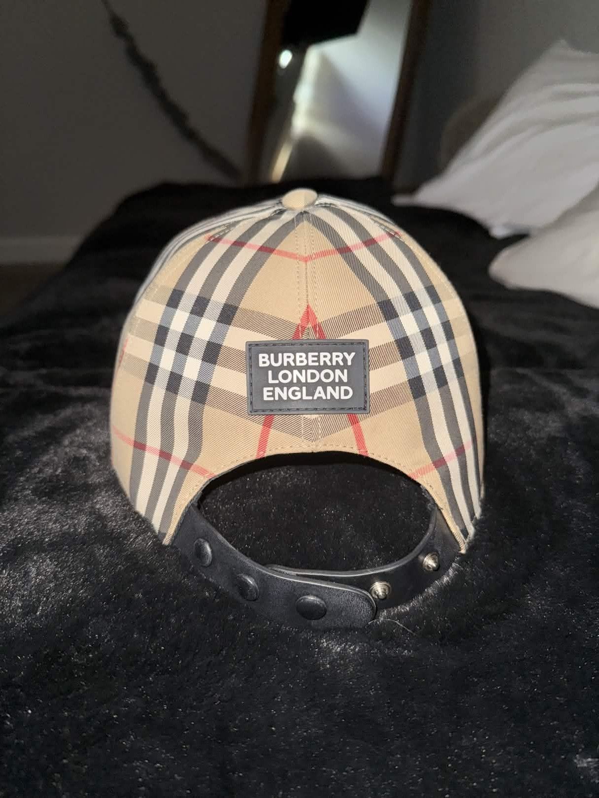 Burberry Burberry Check Hat Size ONE SIZE - 2 Thumbnail