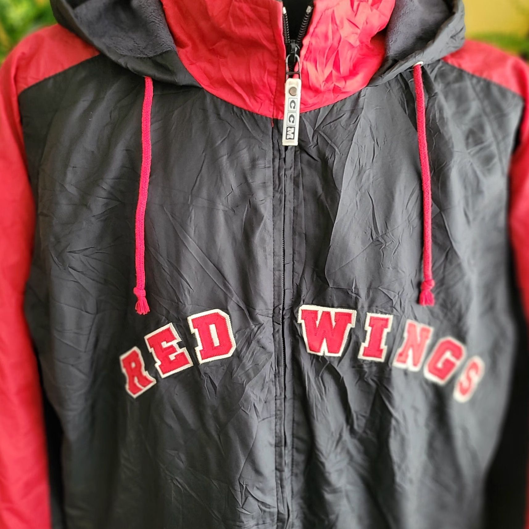 NHL Nike DETROID NHL Jacket - CCM Red Wings, Adult L, Black, Nylon Puffer Jacket (Wing Collar) - Jerseys & Outerwear Size US L / EU 52-54 / 3 - 2 Thumbnail