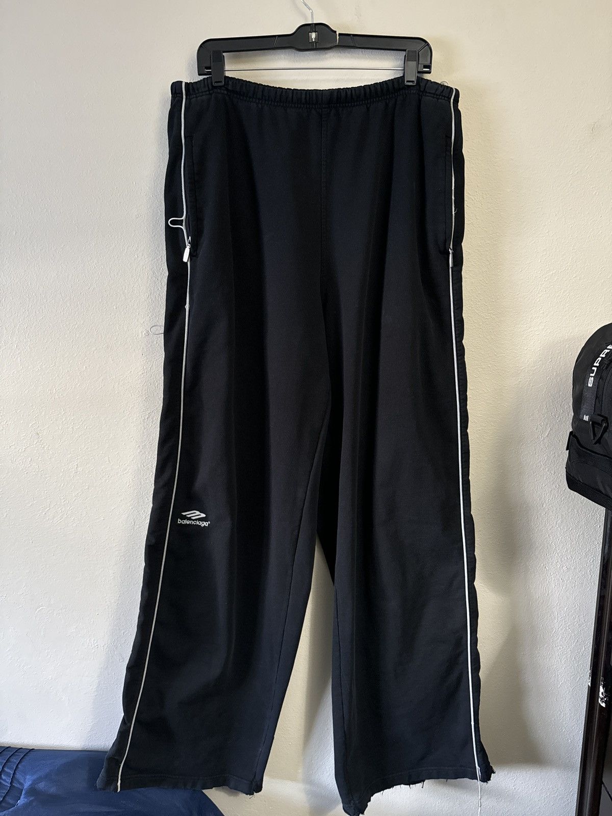 Balenciaga Summer 22 ‘Red Carpet’ 3B Sport Icon Sweatpants Size US 30 / EU 46 - 1 Thumbnail