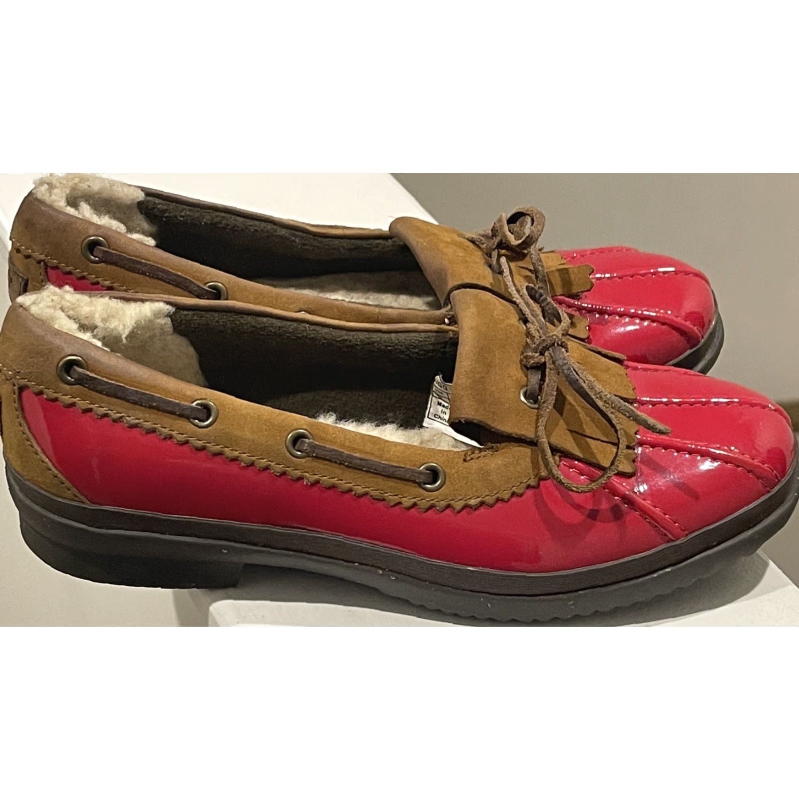 Ugg VINTAGE? No — UGG Australia Haylie Women’s 7 Red Sherpa Lined Duck Boat Slip Loafers Size US 7 / IT 37 - 2 Thumbnail