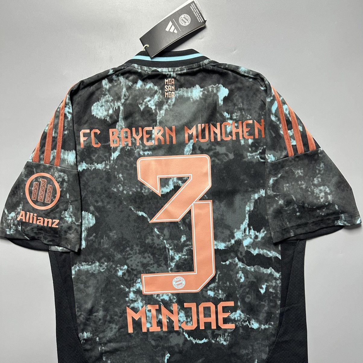 Vintage BAYERN ADIDAS 2024/2025 FOOTBALL AWAY JERSEY #3 MINJAE KIM Size US S / EU 44-46 / 1 - 10 Thumbnail