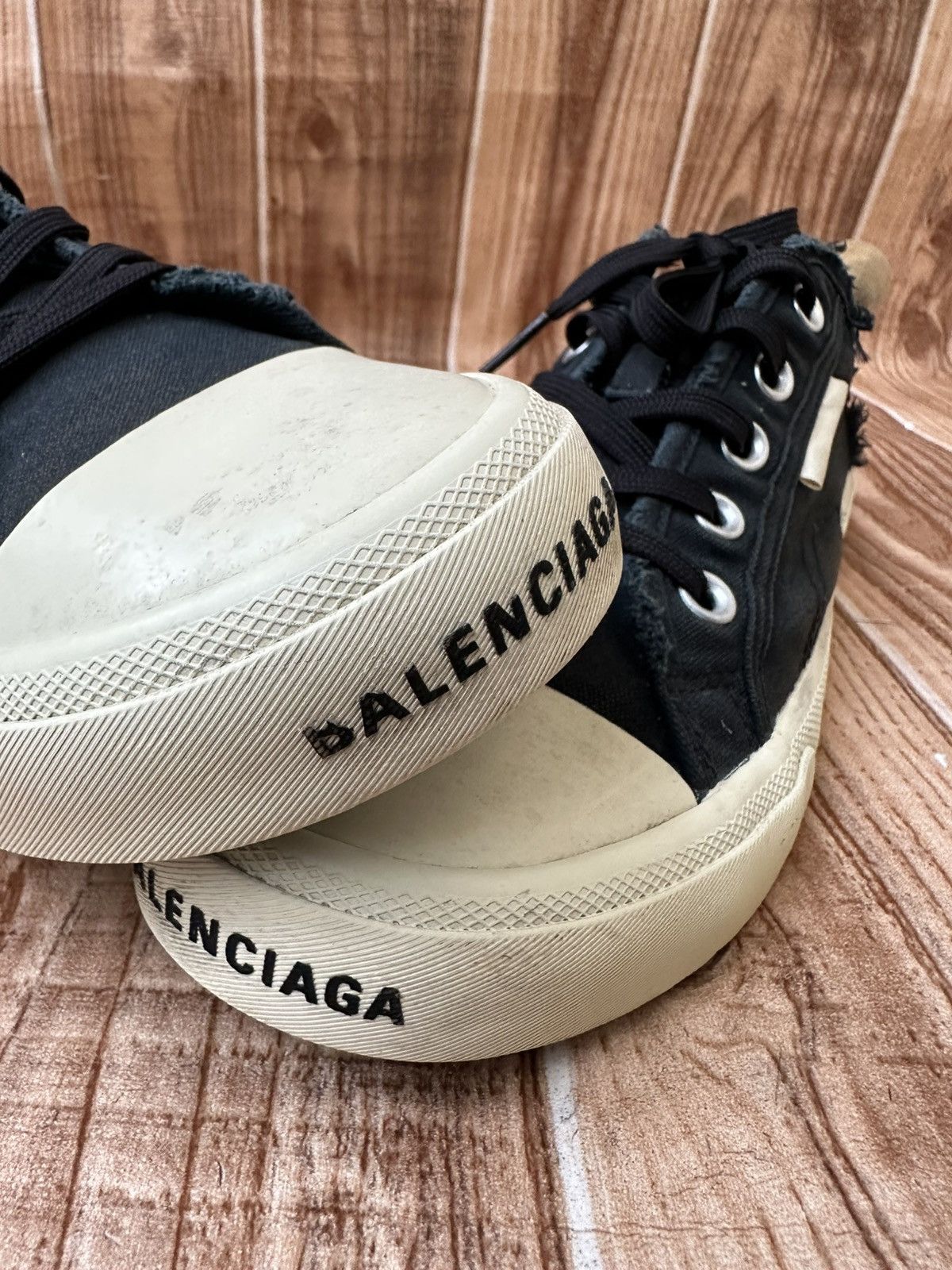 Balenciaga Balenciaga Paris Canvas Distress Black Low Mules Size US 9 / EU 42 - 14 Thumbnail