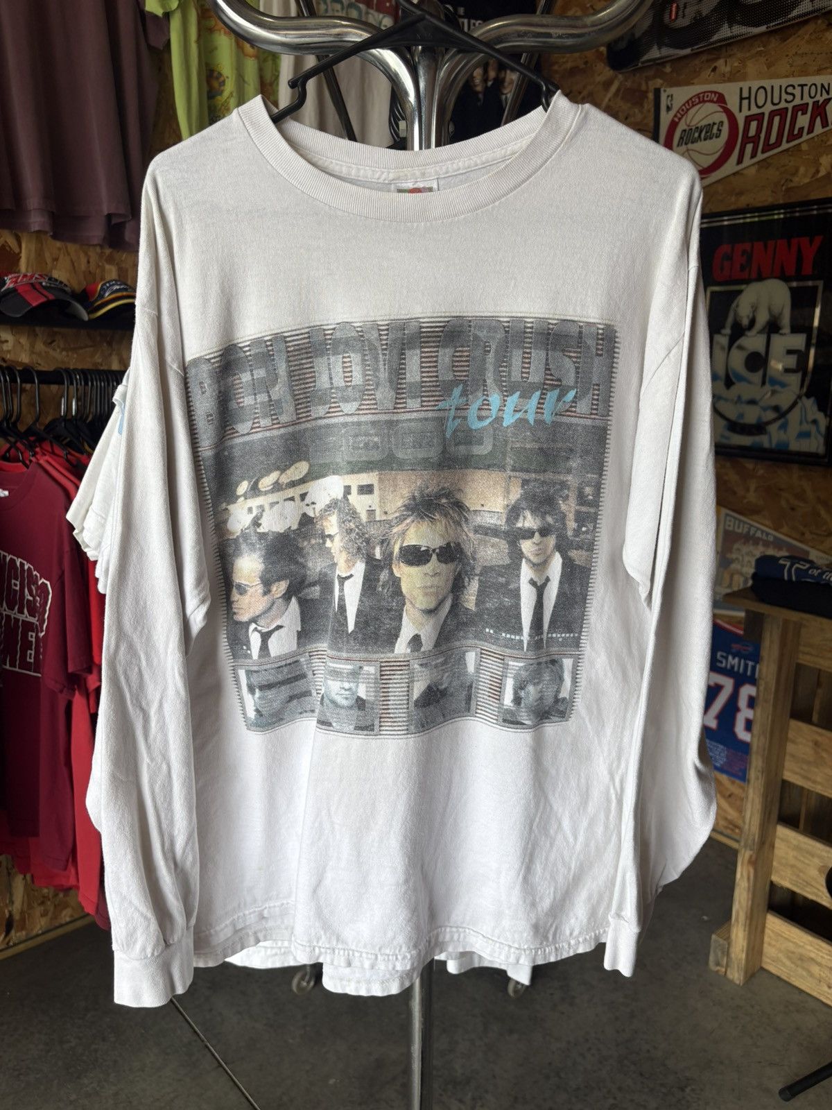 Band Tees 2000 Bon Jovi Crush Tour long Sleeve T-Shirt Size US XL / EU 56 / 4 - 1 Thumbnail