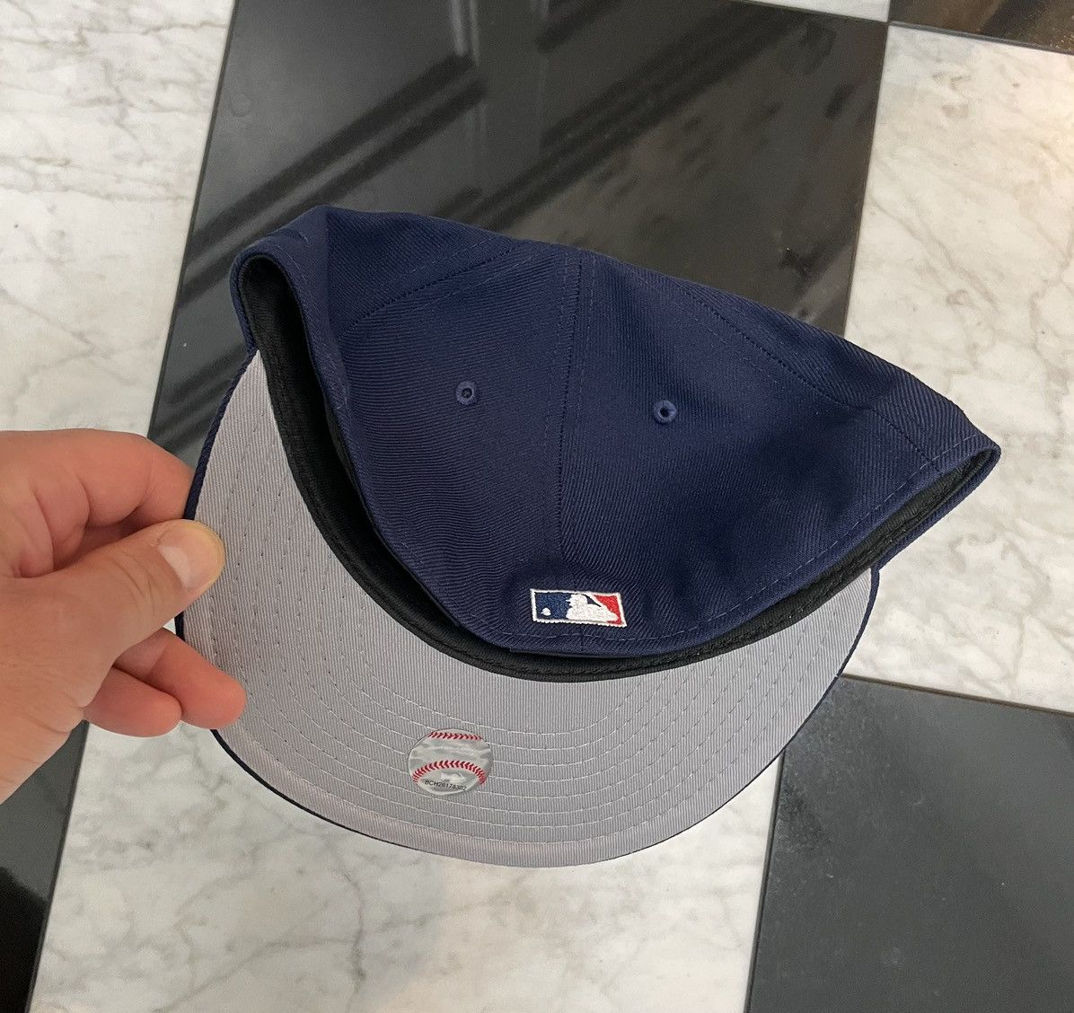 New Era 🔥 Exclusive Angels fitted 7 3/8 Size ONE SIZE - 3 Thumbnail