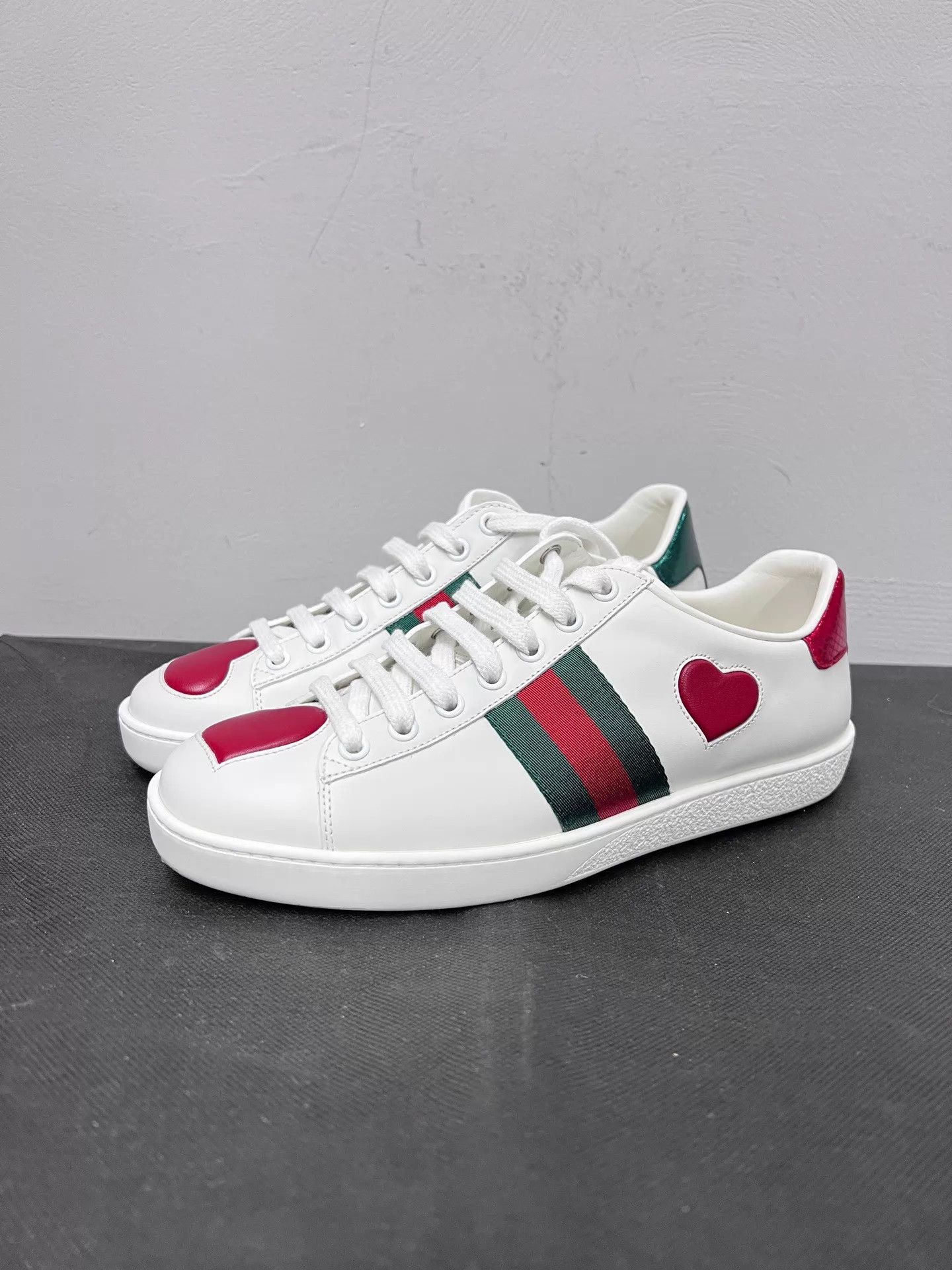 Gucci Gucci Ace Heart White Sneakers 36.5 New Full Set Size US 6 / IT 36 - 1 Thumbnail