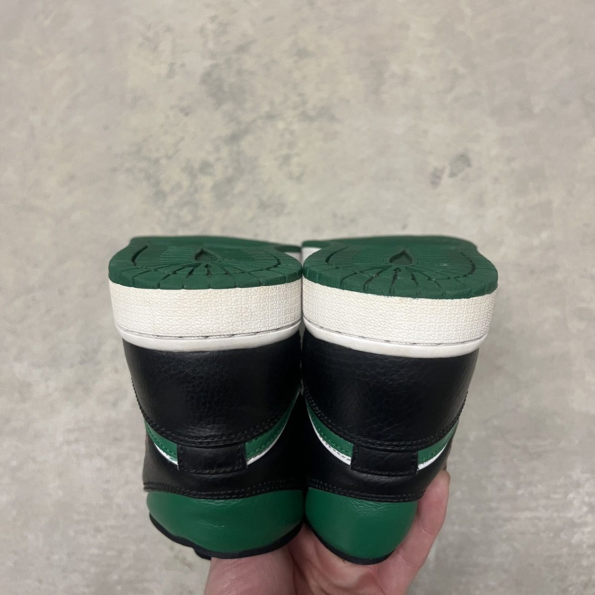 Nike Nike Air Jordan 1 Mid Size US 8 / EU 41 - 10 Thumbnail