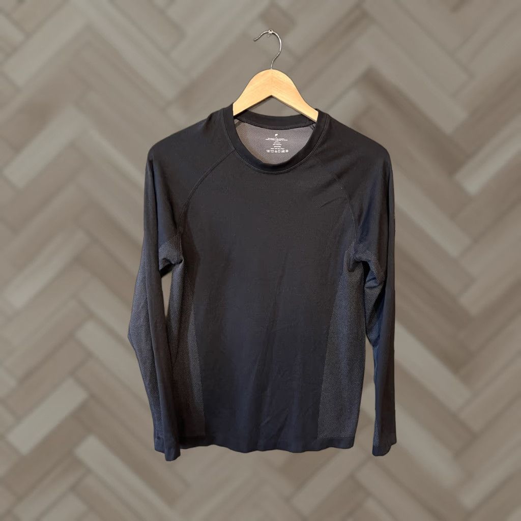 Fabletics Fabletics Mens Black Long Sleeve Nylon Athletic T-shirt Size S - Pullover, Regular, Athletic Fit, Nylon, T-Shirt, Activewear, Men Size US S / EU 44-46 / 1 - 1 Thumbnail