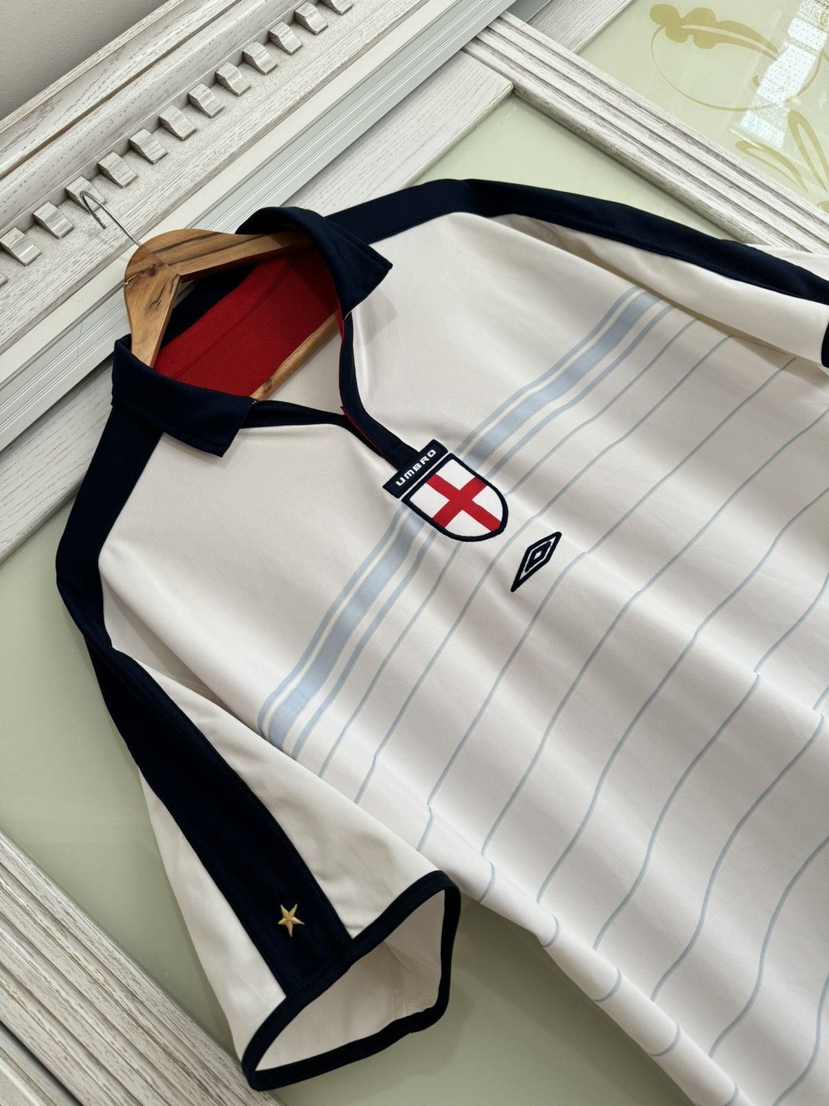 Umbro × Vintage Vintage England 2004-2005 Home Soccer Jersey Football Kit Size US L / EU 52-54 / 3 - 7 Thumbnail
