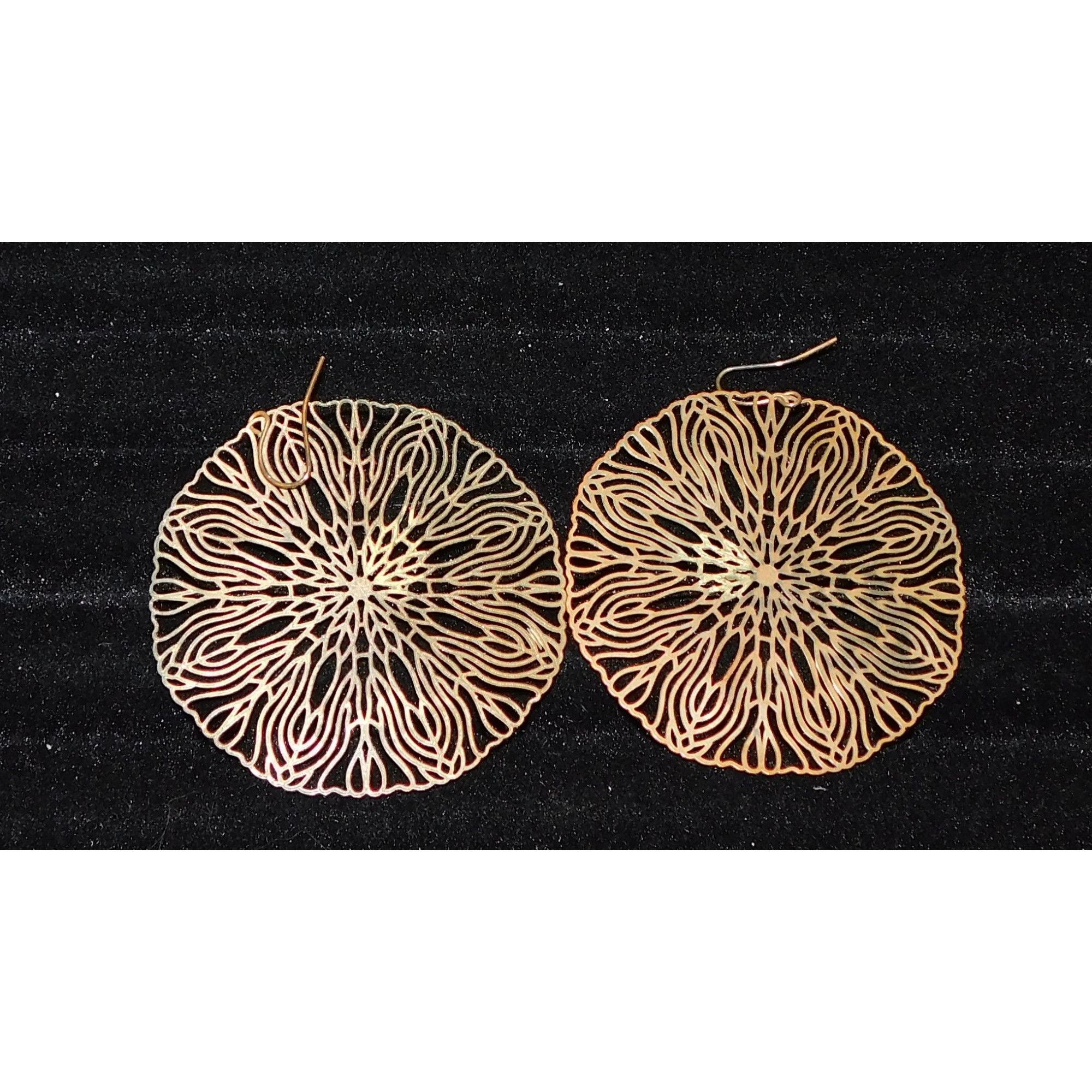 Other Floral Filigree Gold Tone Disc Earrings Size ONE SIZE - 1 Thumbnail