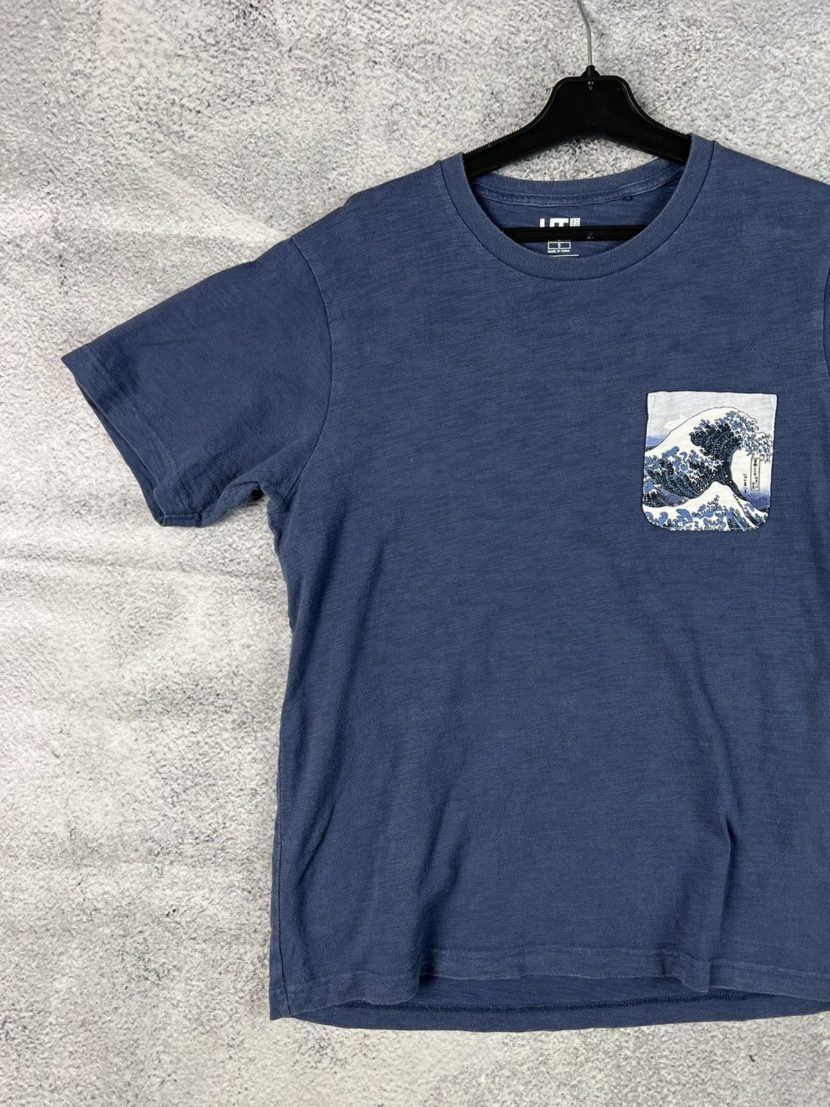 20471120 × Japanese Brand × Uniqlo Uniqlo Hokusai Blue Japanese streetwear T-shirt Size US S / EU 44-46 / 1 - 4 Thumbnail