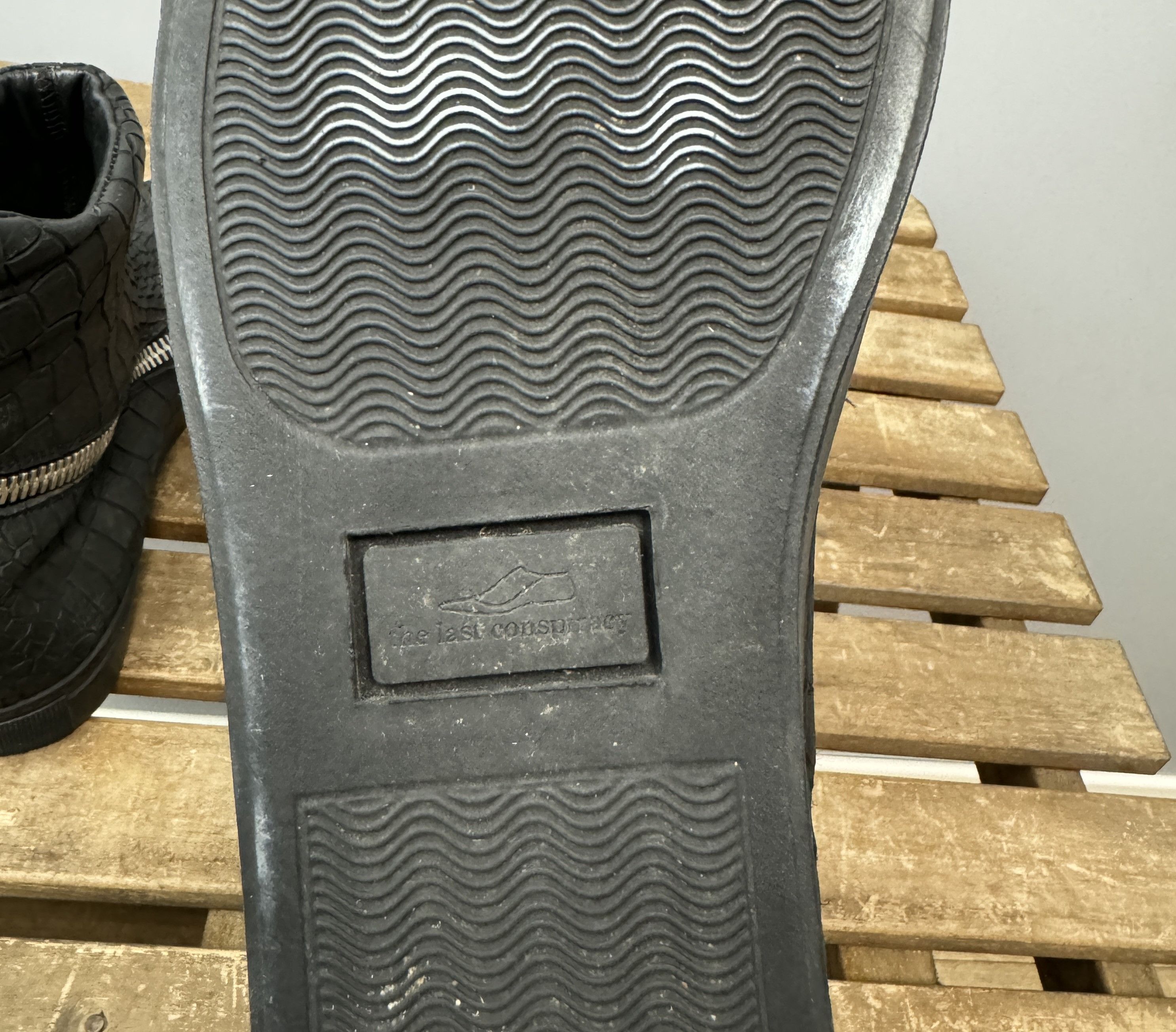 The Last Conspiracy The Last Conspiracy Spiral Zip Leather Boots Size 37 US 7 Size US 7 / IT 37 - 11 Thumbnail
