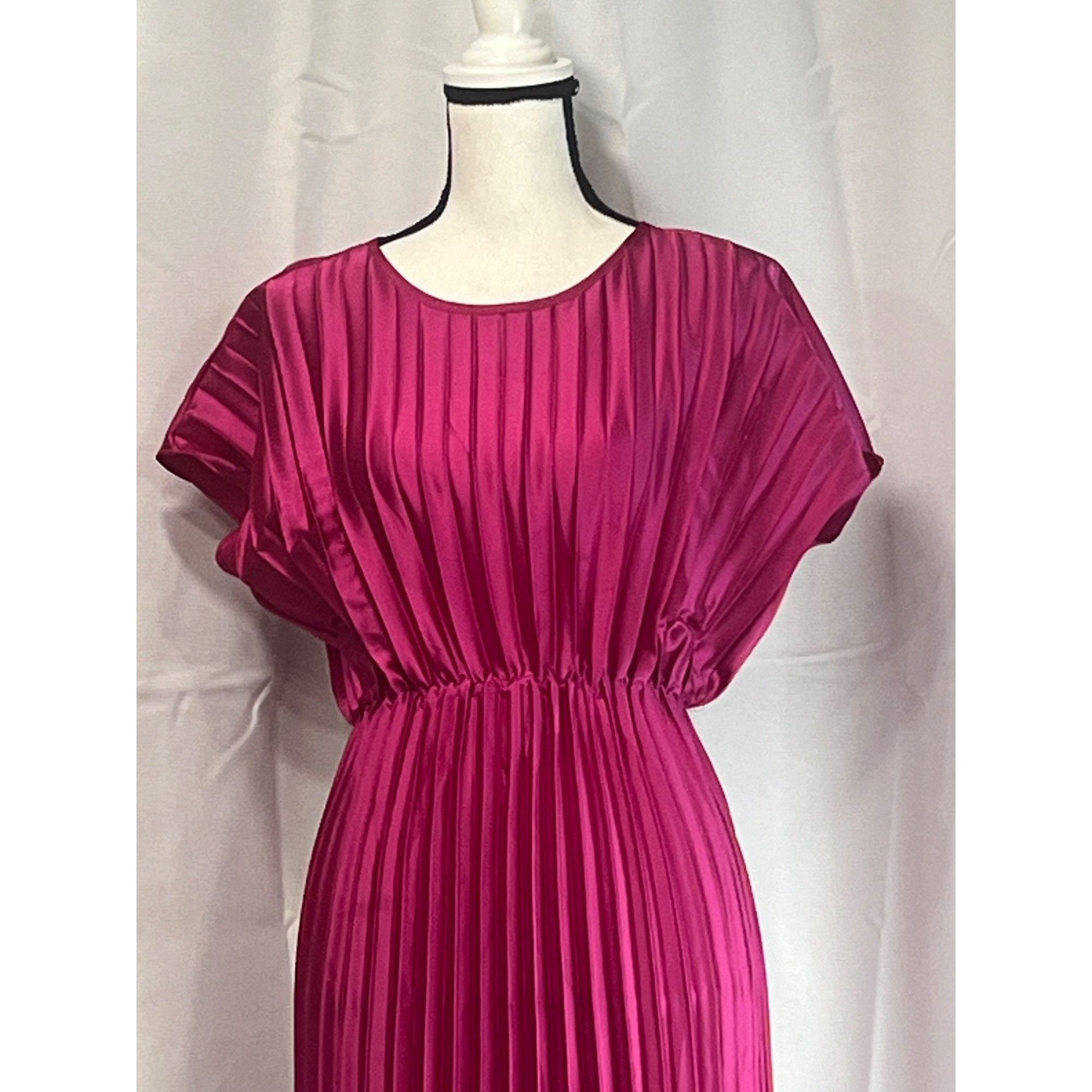 Other Lush Cap Sleeve Pleated Satin Midi Dress, Pink, XS Size XS / US 0-2 / IT 36-38 - 4 Thumbnail