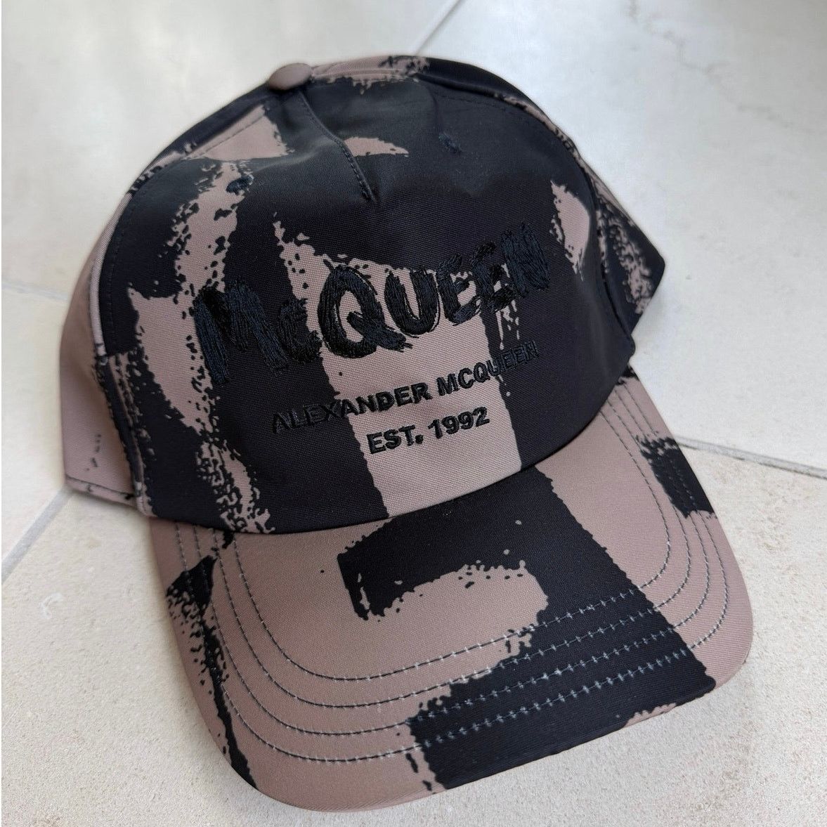Alexander McQueen Alexander McQueen Paint Splatter Logo Cap Hat Black Beige L Size ONE SIZE - 1 Thumbnail