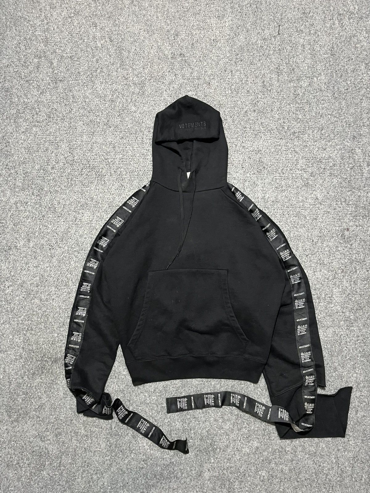Vetements Vetements Tape Washing Lebel Hoodie Size US XXS / EU 40 - 1 Thumbnail