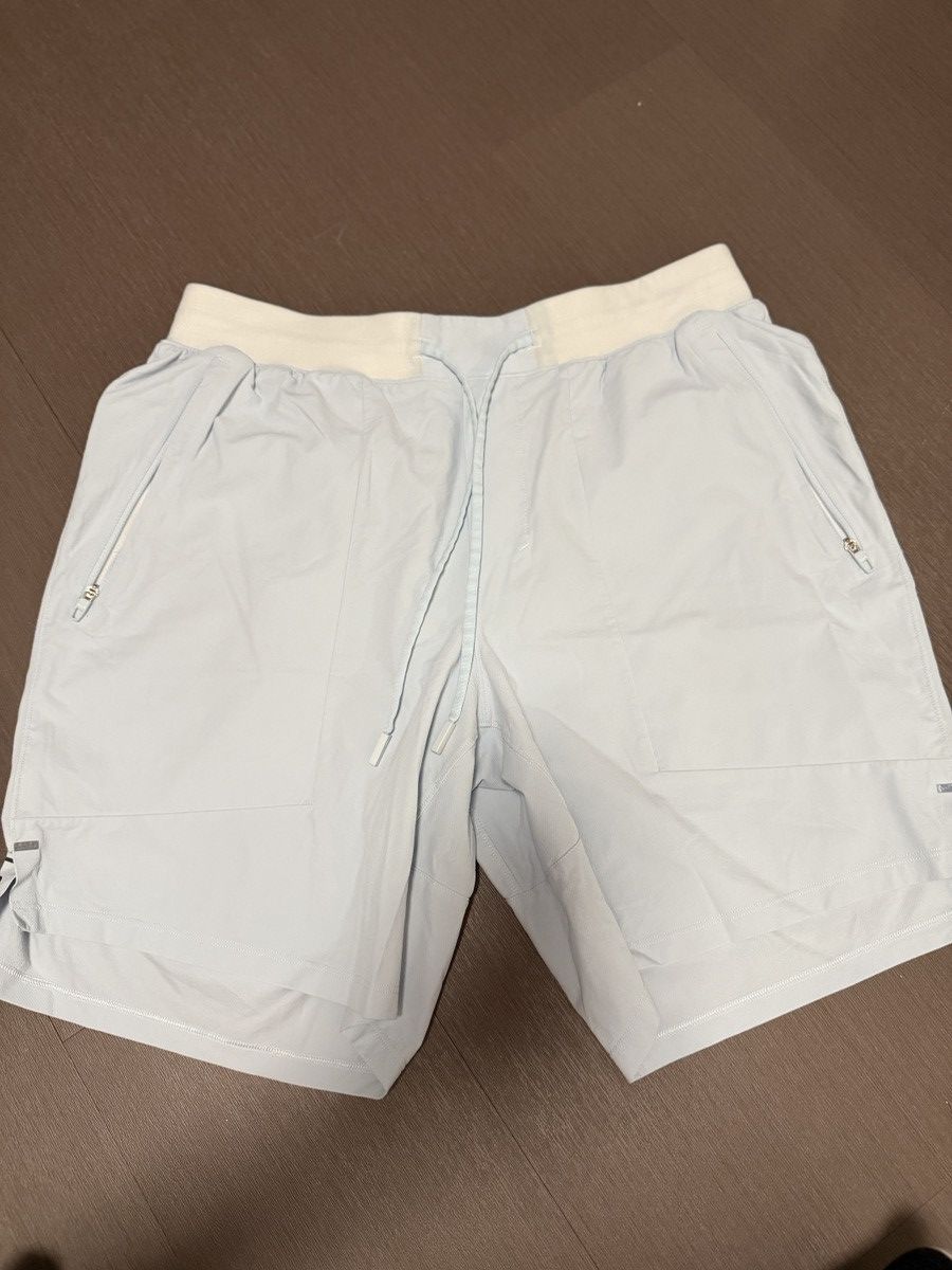 Lululemon Lululemon License to Train shorts Size US 33 - 1 Thumbnail