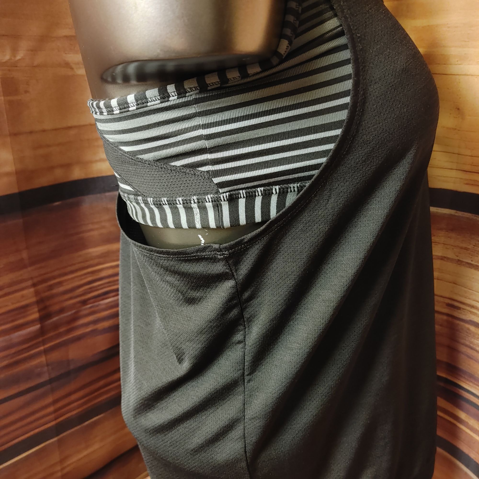Athleta Athleta Women's Black Active Wear Built In Bra Tank Top Xs Size XS / US 0-2 / IT 36-38 - 3 Thumbnail