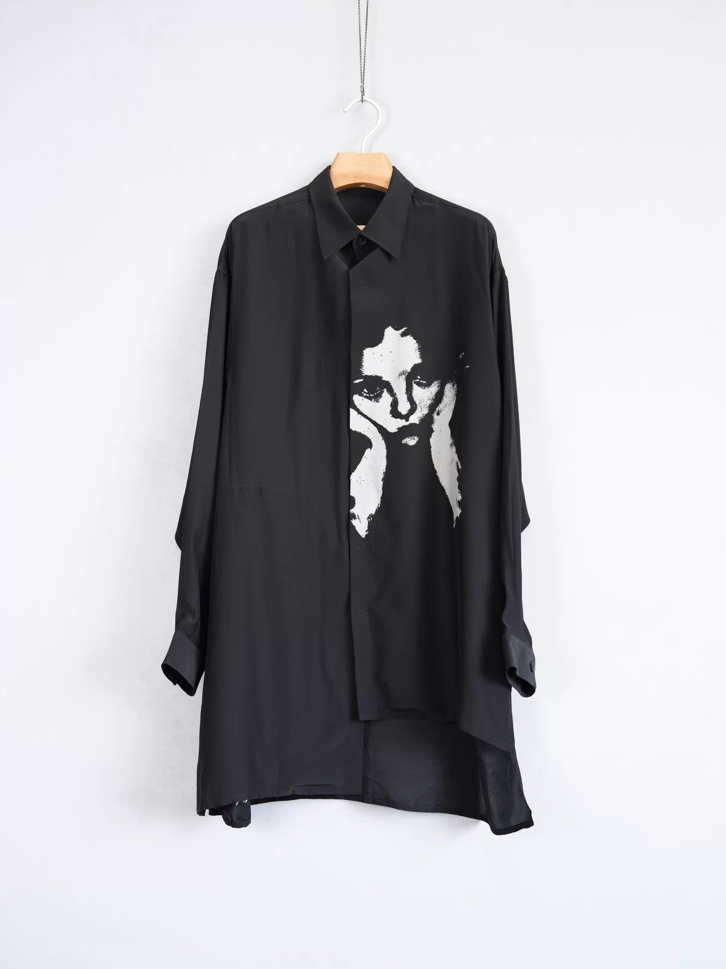 Yohji Yamamoto Yohji Yamamoto 21AW Silk Shirt w/ Maille Glove Print Size US M / EU 48-50 / 2 - 2 Thumbnail