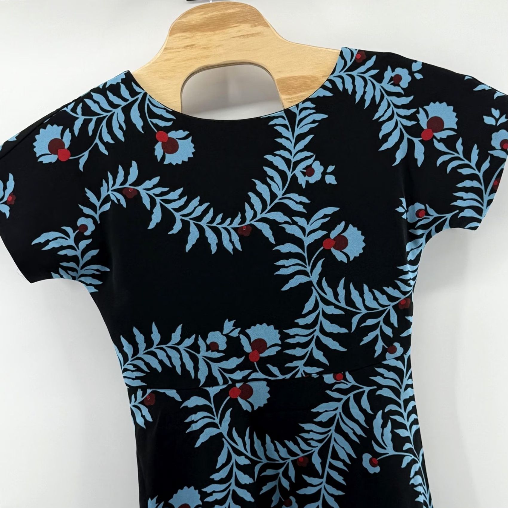 Boden Boden Dress Womens 4R Black Blue Floral Print Short Sleeve Fit Flare Zip Casual Polyester Dress Size 27" / US 4 / IT 40 - 2 Thumbnail