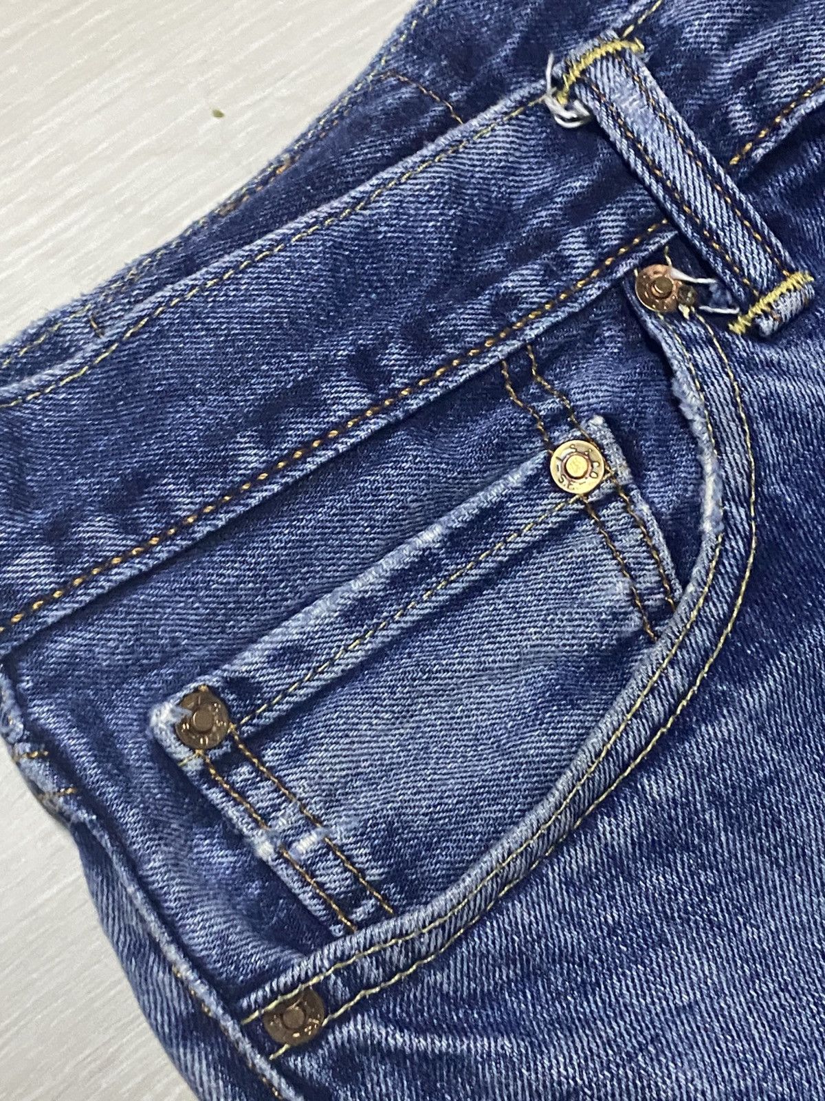 Levi's Vintage Levis 505 Y2K Faded Wash Distressed Loose Jeans Size US 34 / EU 50 - 7 Thumbnail