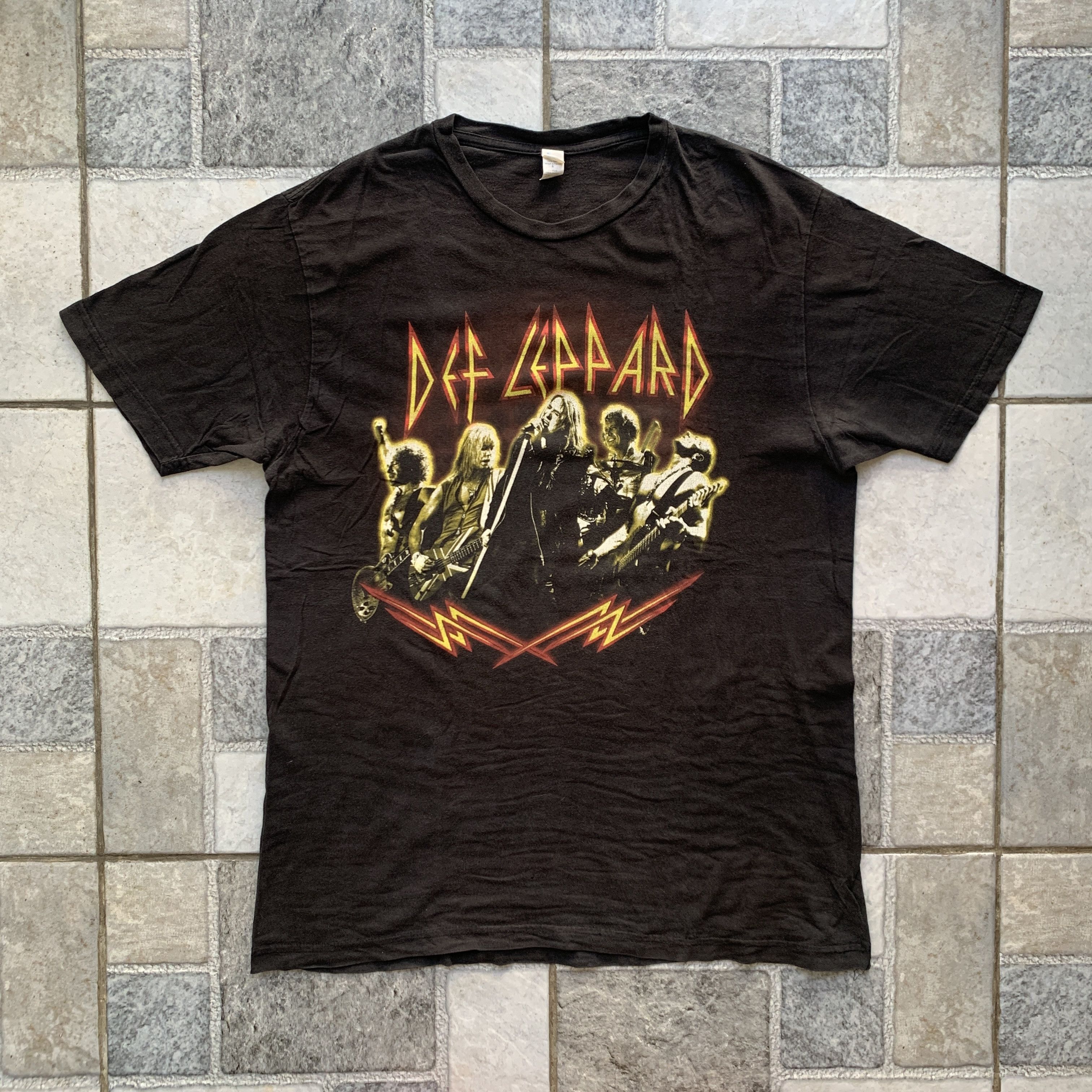 Vintage Vintage Def Leppard 2009 Tour Band Tee Shirt Size US L / EU 52-54 / 3 - 2 Thumbnail