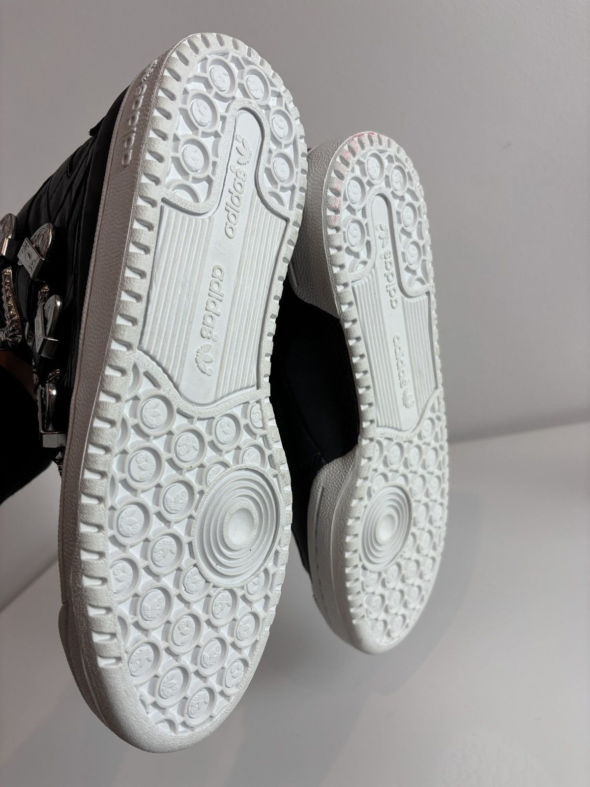 Adidas × Jeremy Scott adidas x Jeremy Scott JS Forum Hi Silver Buckle Size US 8.5 / EU 41-42 - 10 Thumbnail