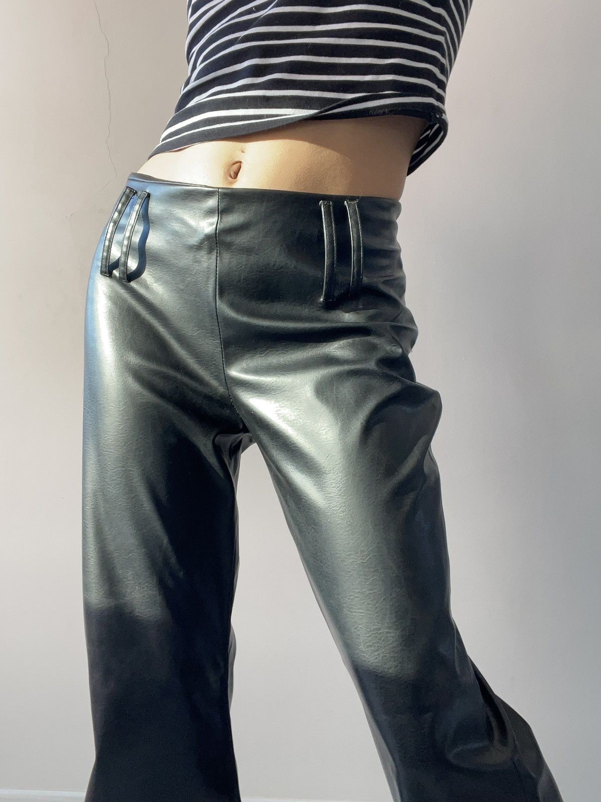 Vintage Vintage vegan leather trousers Size 26" / US 2 / IT 38 - 2 Thumbnail