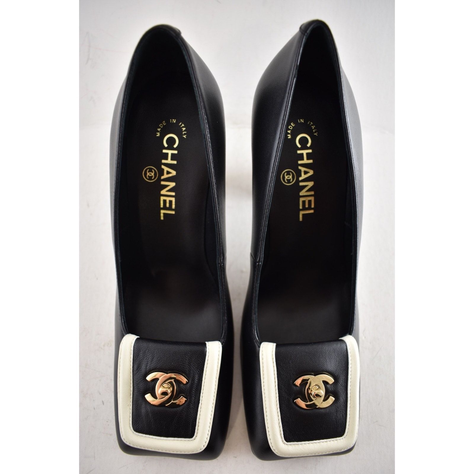 Chanel Chanel 26S Blazy White Square Turnlock Block Heel Pump 38.5 Size US 8.5 / IT 38.5 - 17 Thumbnail