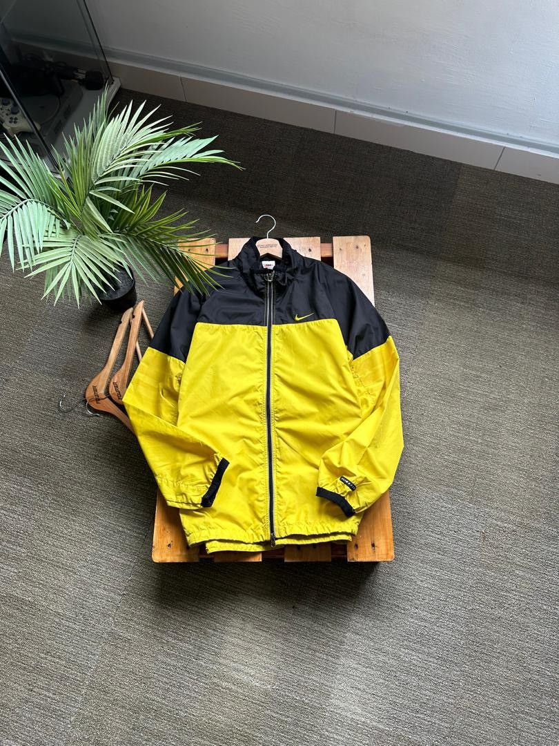 VINTAGE NIKE WINDBREAKER