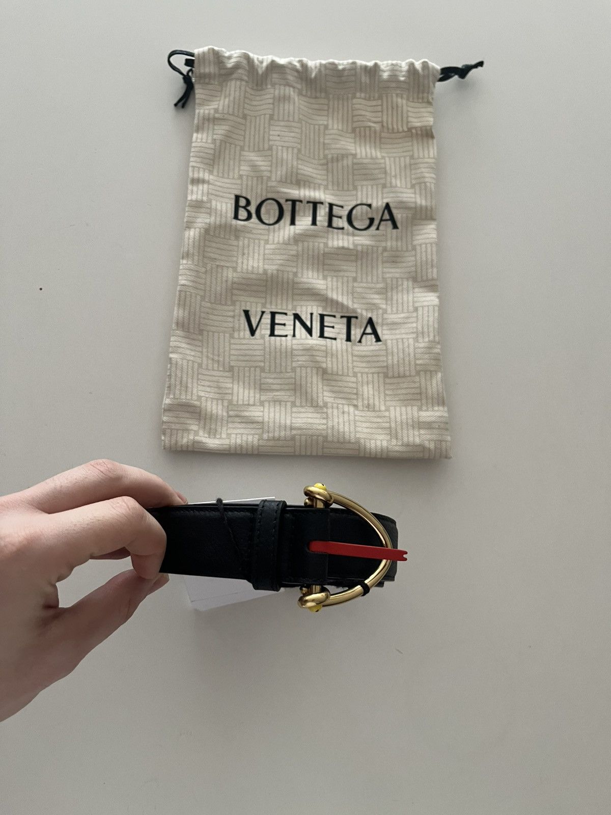BOTTEGA VENETA ポイントロック トライアングル レザー ベルト