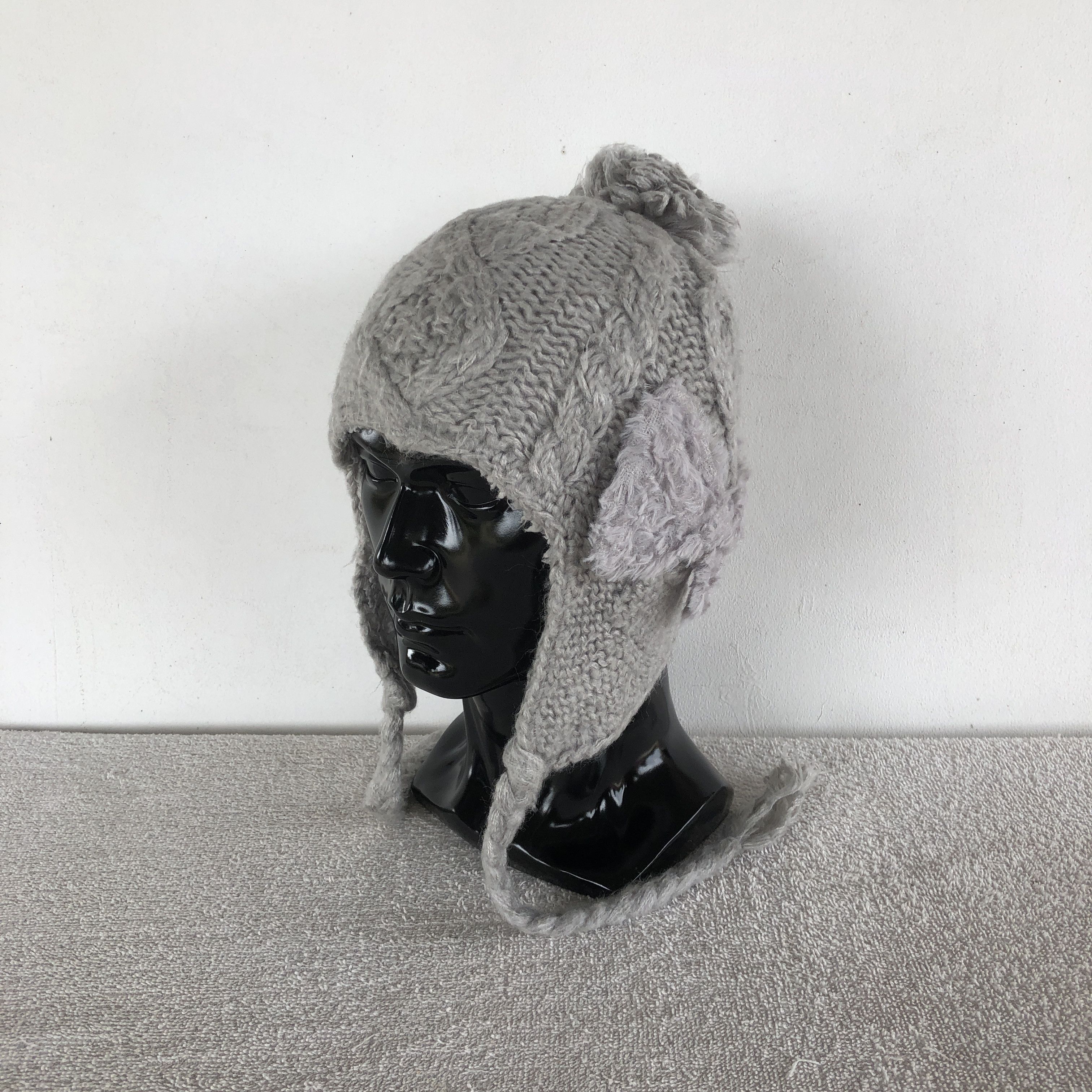 Japanese Brand Vintage Y2K Cable Knit Earflap Beanie Pom Pom Snow Caps Hats Size ONE SIZE - 1 Thumbnail