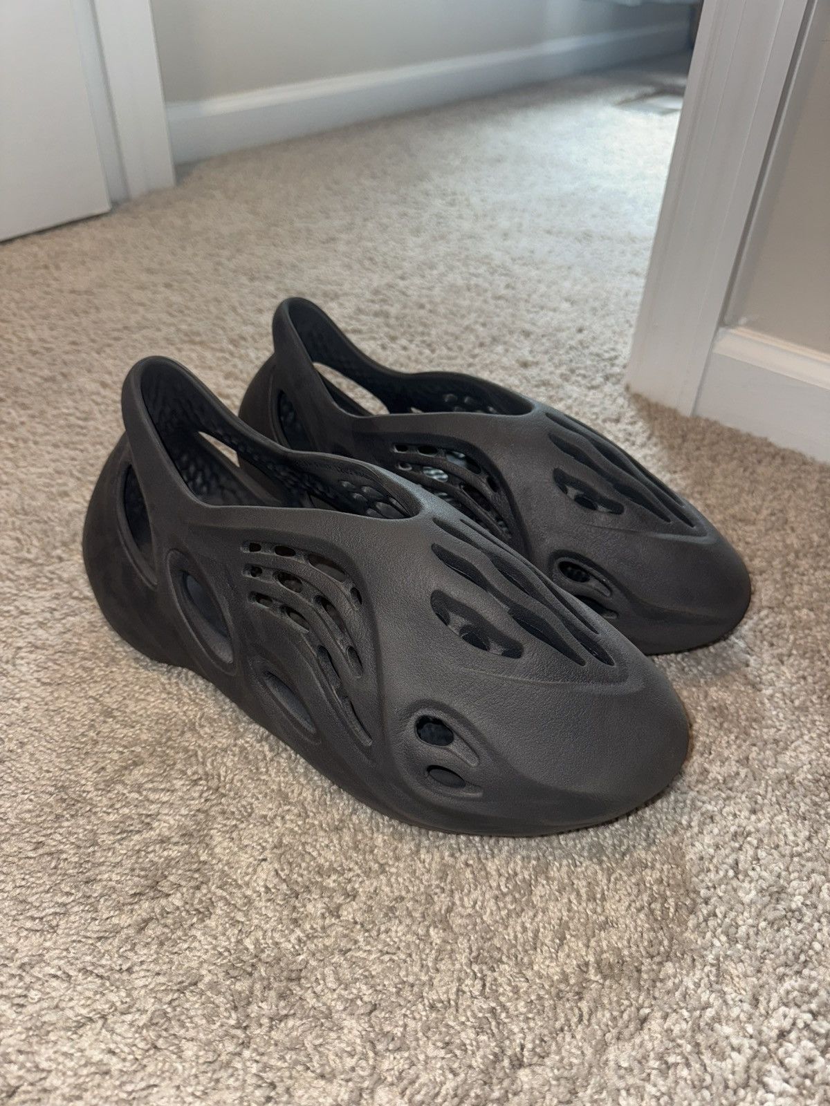 Yeezy Yeezy foam onyx Size US 12 / EU 45 - 1 Thumbnail