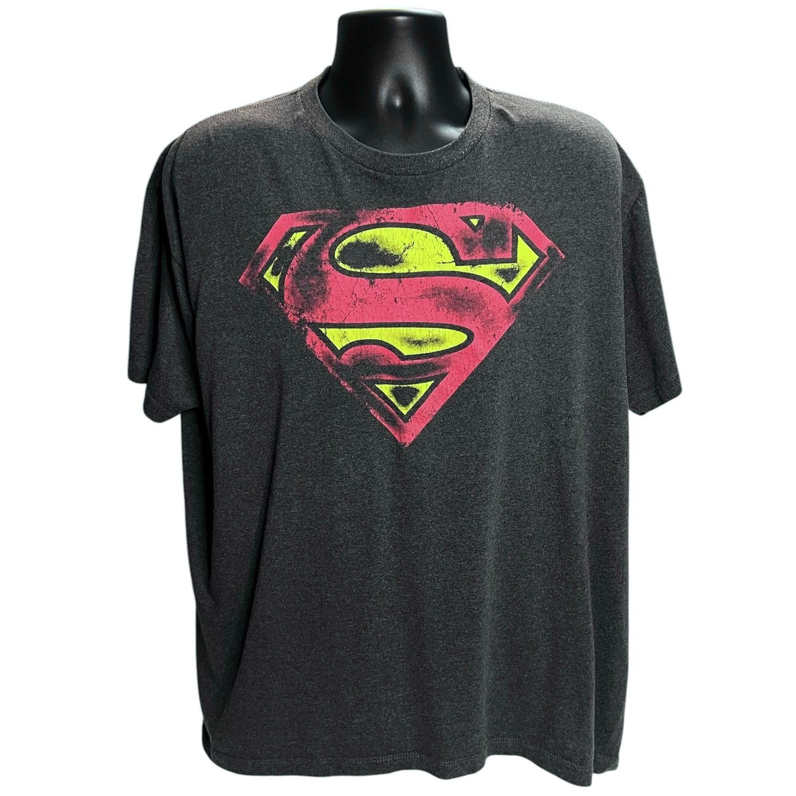 DC Comics Superman Logo T-Shirt | Size 2XL Distressed Red Symbol Gray Size US XXL / EU 58 / 5 - 1 Thumbnail