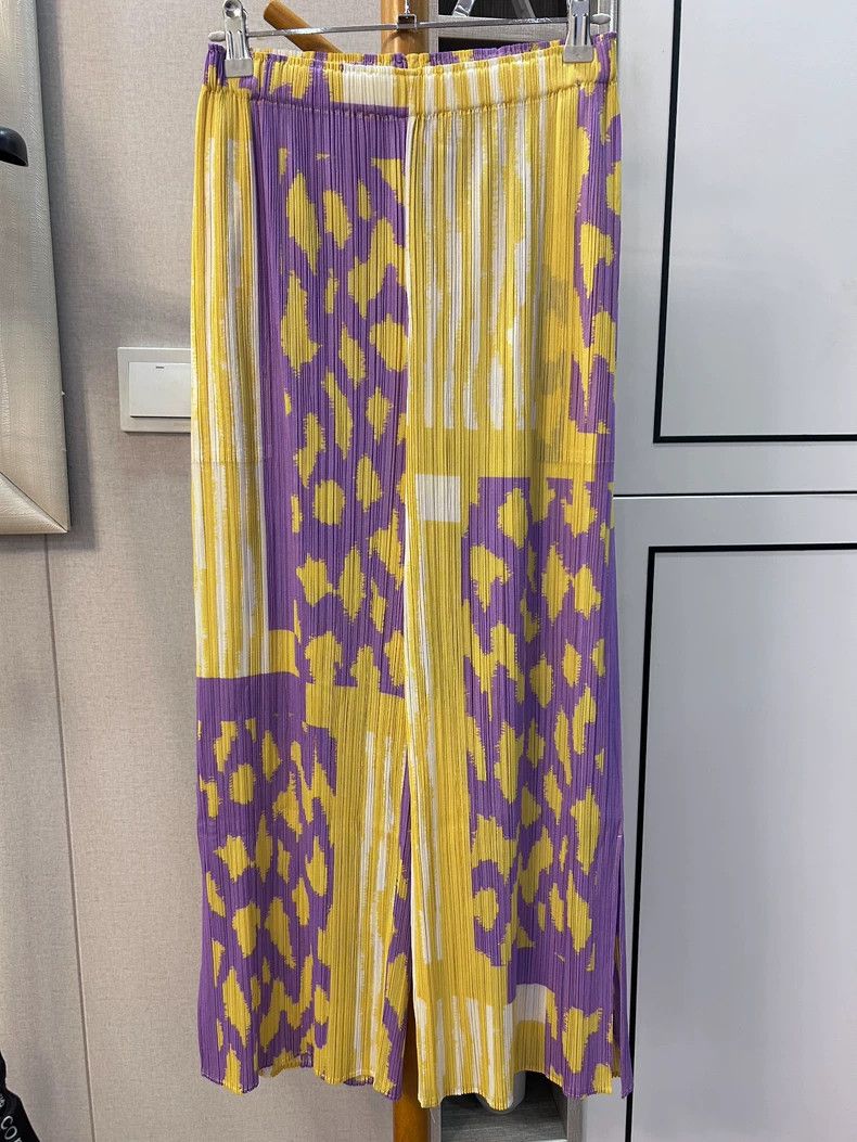 Issey Miyake Issey Miyake size:2 Yellow-purple pleated trousers Size 22" - 1 Thumbnail