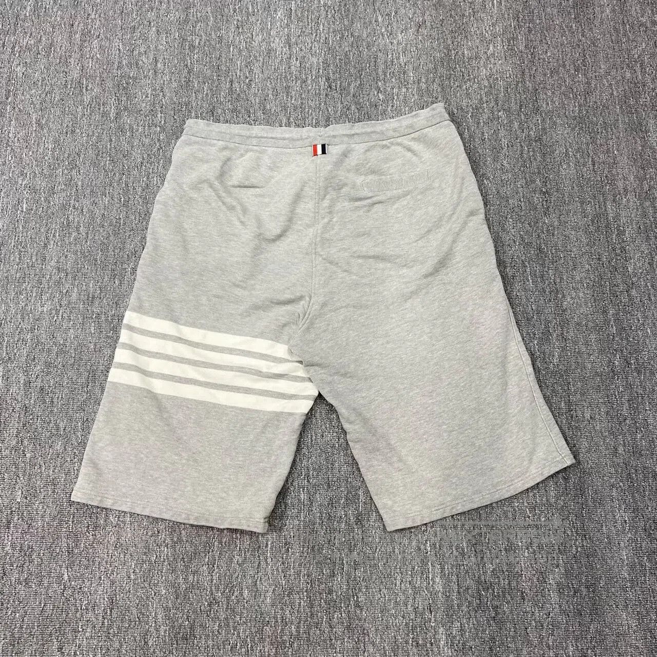 Thom Browne Thom Browne Gray Shorts Size 5. Size US 28 / EU 44 - 2 Thumbnail