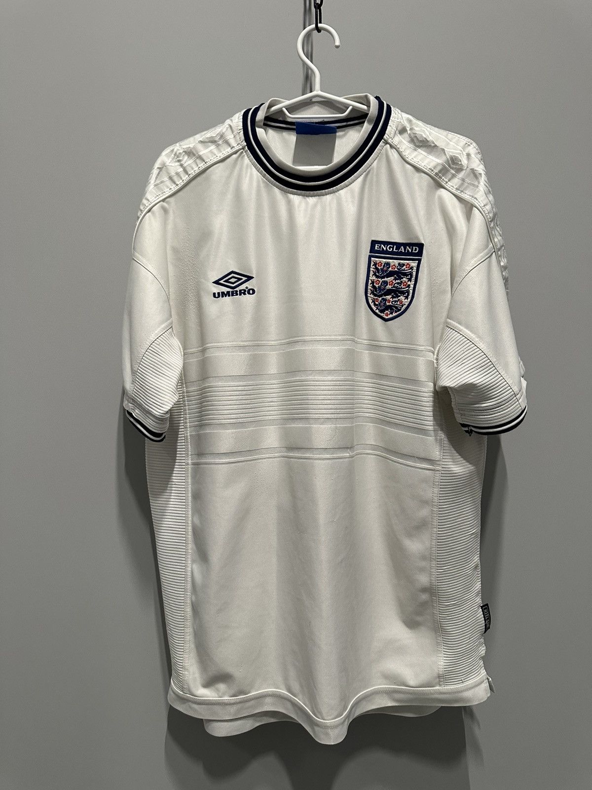 Japanese Brand Umbro England 1999 2000 Home Shirt Soccer Jersey Mike Tyson Size US XL / EU 56 / 4 - 7 Thumbnail