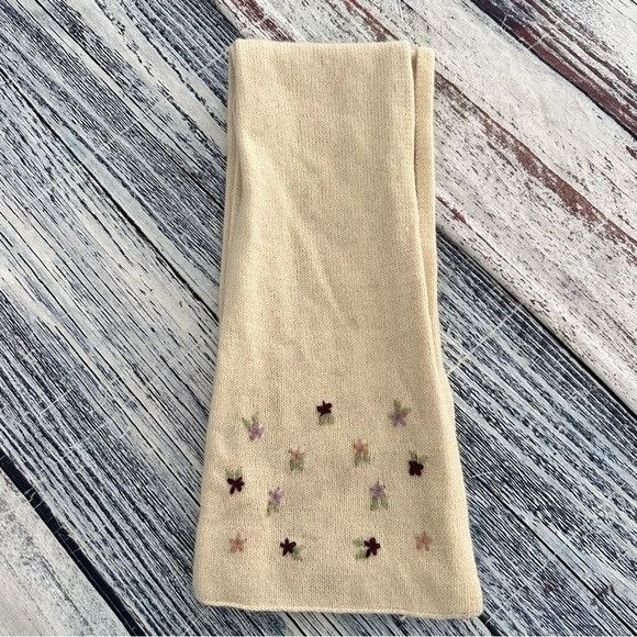 Vintage Vintage Y2K Wool Cream Scarf with Floral Embroidery Size ONE SIZE - 4 Thumbnail
