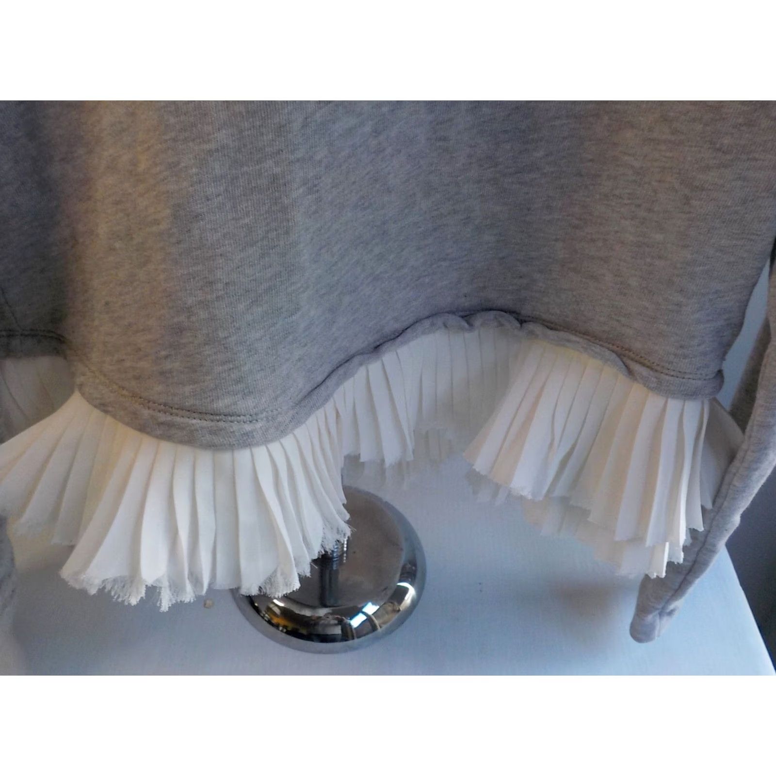 J.Crew J. CREW Women's Crewneck Ruffle Pleated Hem Pullover Sweatshirt Gray Ivory SZ M Size M / US 6-8 / IT 42-44 - 3 Thumbnail