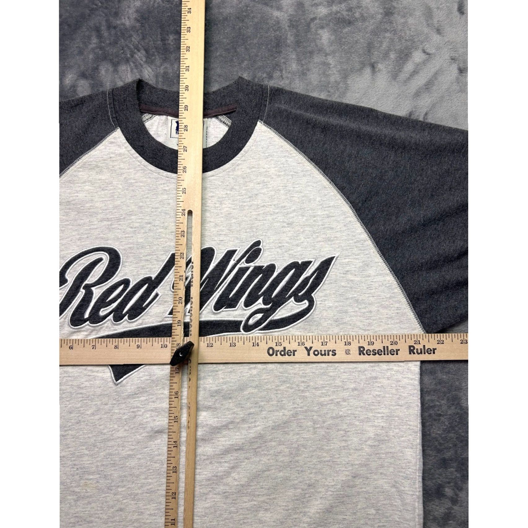 Vintage VINTAGE Lee Sport Raglan T Shirt Mens MEDIUM NHL Hockey Detroit Red Wings Gray Crew Neck Graphic Print Embroidered Logo Size US M / EU 48-50 / 2 - 6 Thumbnail